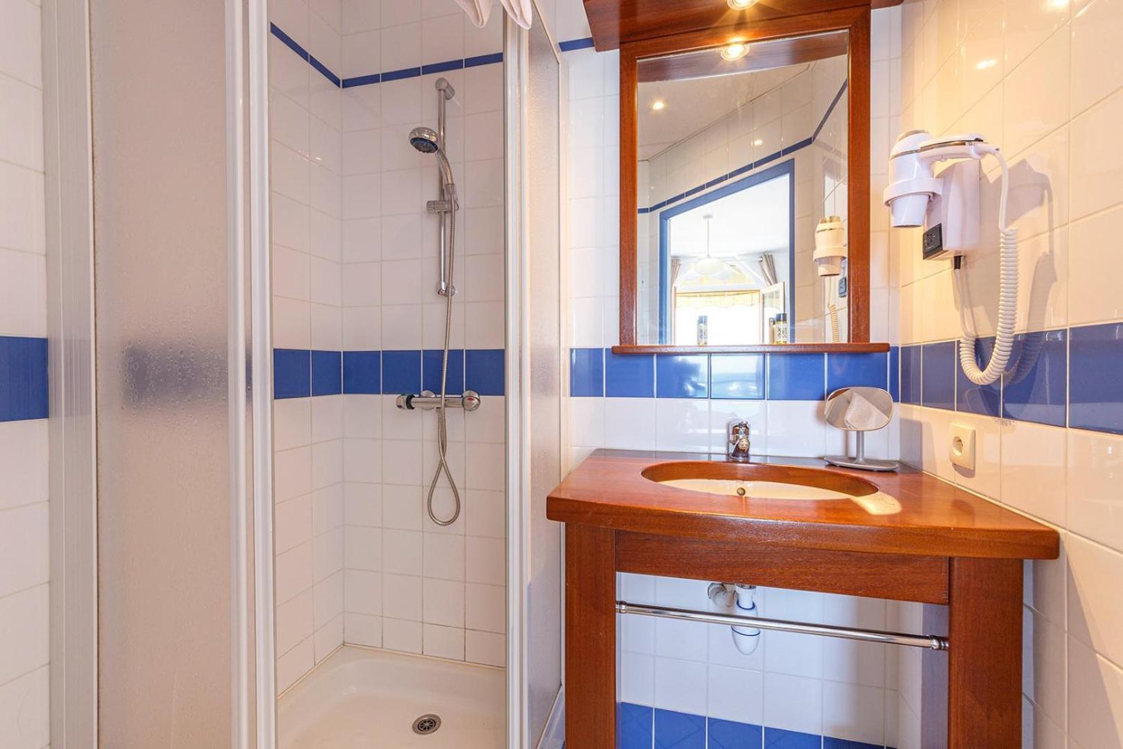 Les Pieds Dans L'Eau - Appartment 1 - Vue Mer Cancale Buitenkant foto
